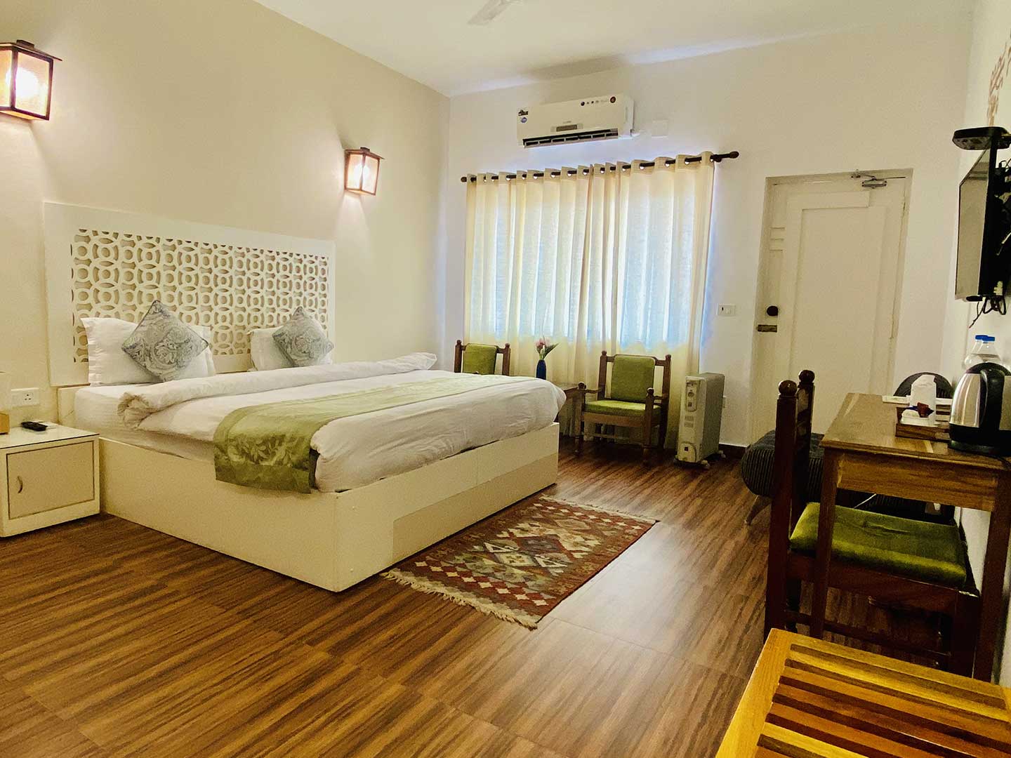 Deluxe Accommodation near Ganga at Sanskriti Ramjhula Rishikesh India